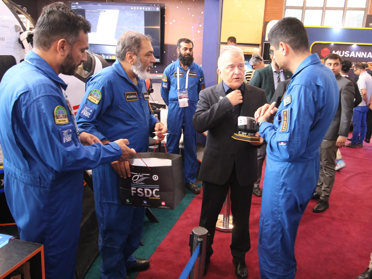 Conversations with visitors at the FSDC Aerosolutions stand