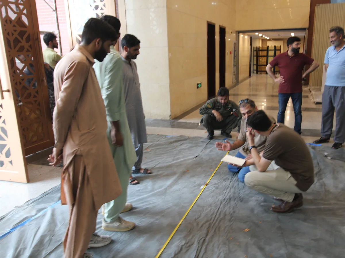 Unloading simulator sections on site